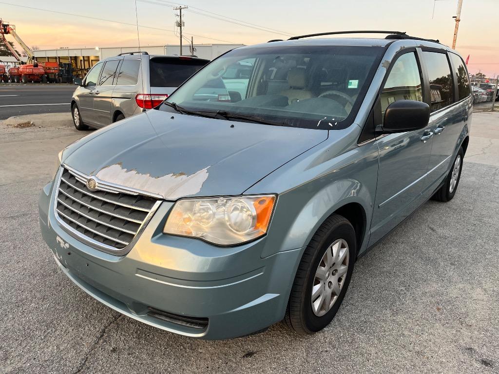2009 Chrysler Town & Country LX