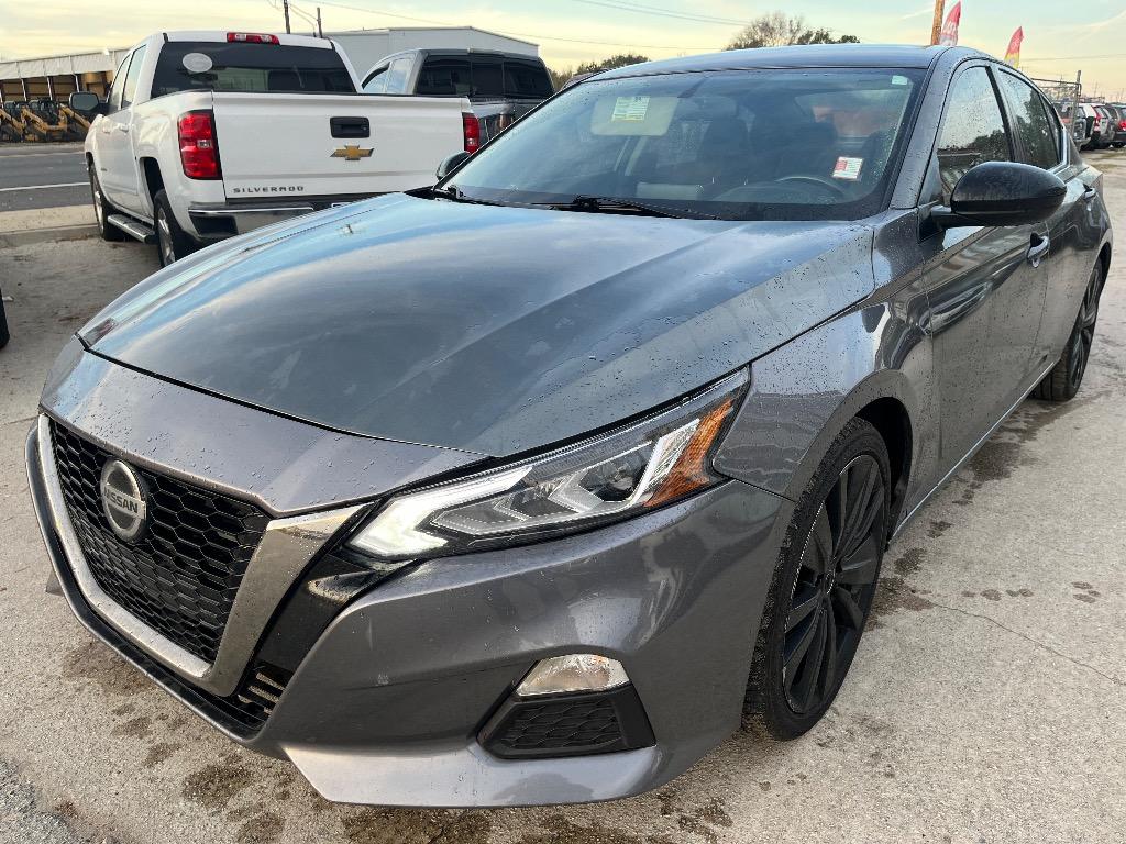 2019 Nissan Altima SR's photo