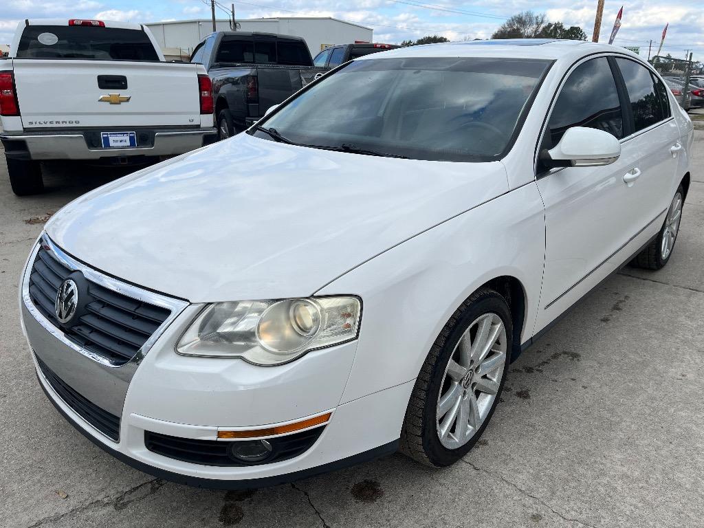 2010 Volkswagen Passat Komfort's photo