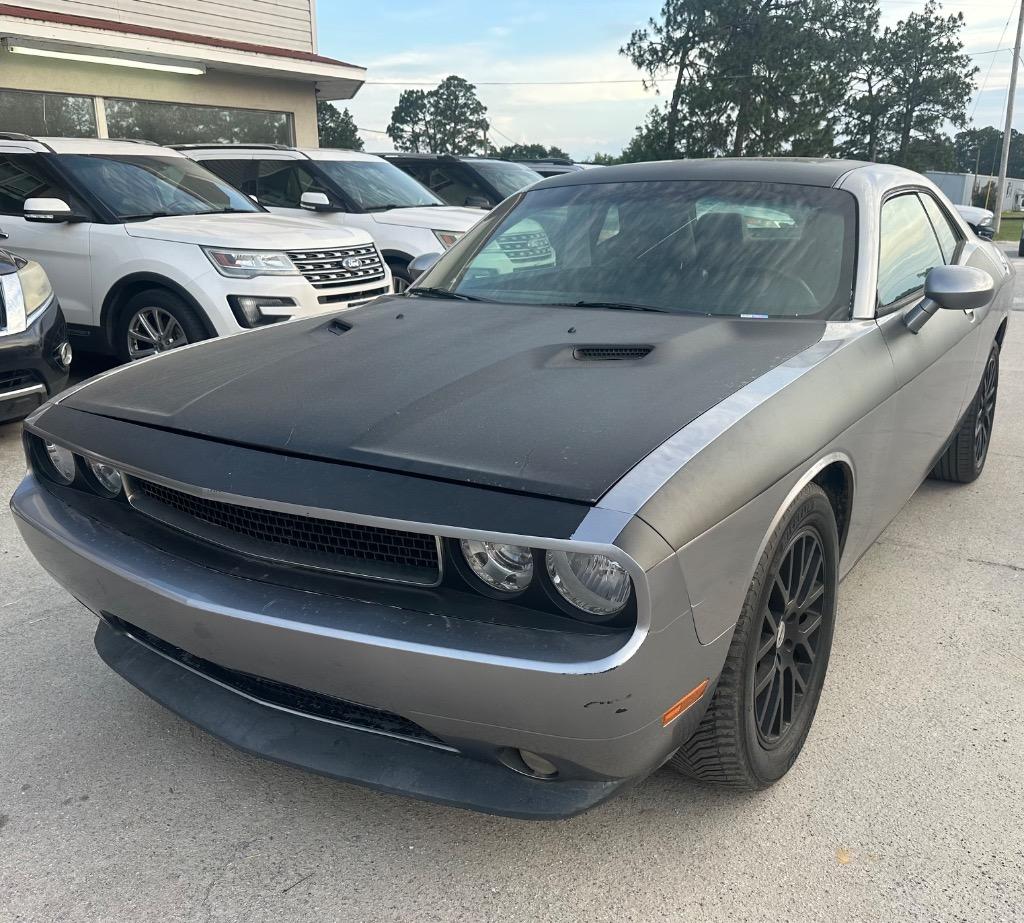 2013 Dodge Challenger SXT's photo